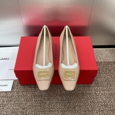 Ferragamo flat shoes